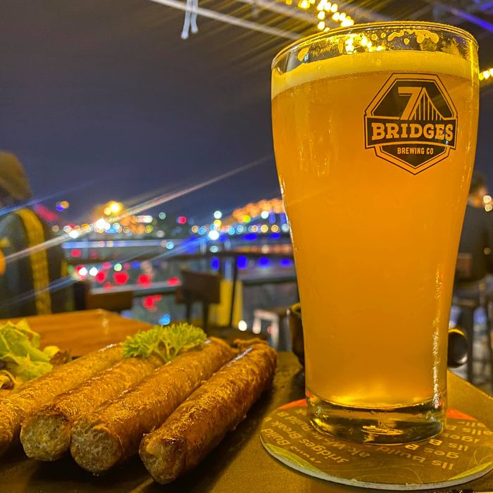 Không gian ấm cúng tại 7 Bridges Brewing Company