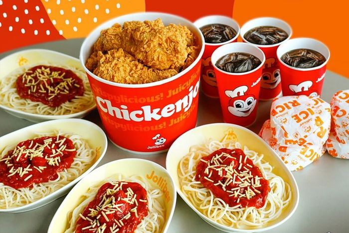 Hình ảnh combo gà rán hấp dẫn tại Jollibee