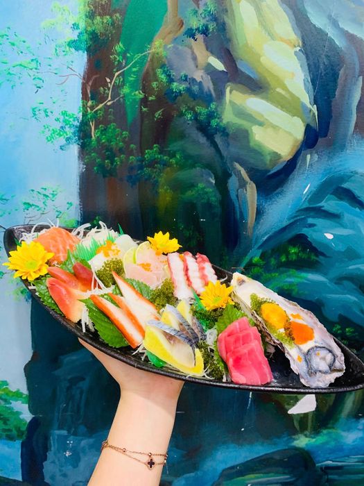 Không gian sang trọng và món ngon tại Hây Sushi