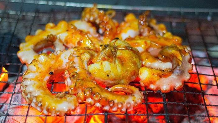 Bạch tuộc nướng sa tế vàng ươm hấp dẫn
