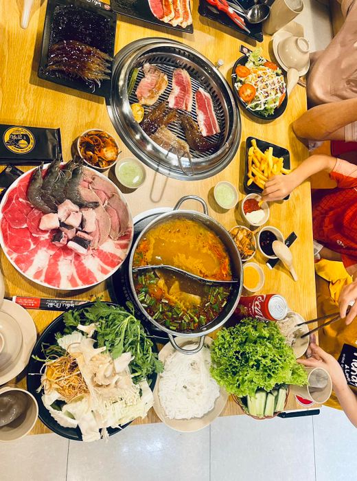 Lẩu Nhất - Bữa tiệc lẩu nướng đầy màu sắc
