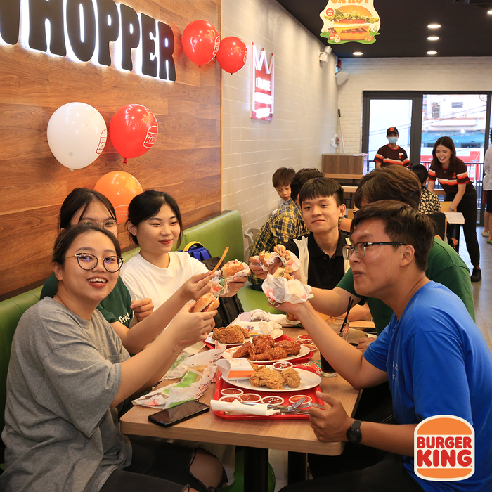 Hình ảnh không gian hiện đại tại Burger King