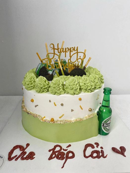 Góc trưng bày bánh ngọt đầy màu sắc tại Nhà Bắp Bakery