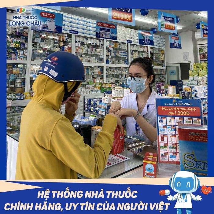 Quầy tư vấn chuyên nghiệp tại FPT Long Châu