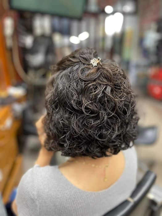 Khám phá không gian sang trọng và phong cách làm đẹp đẳng cấp qua loạt ảnh ấn tượng tại Bông Hair Salon