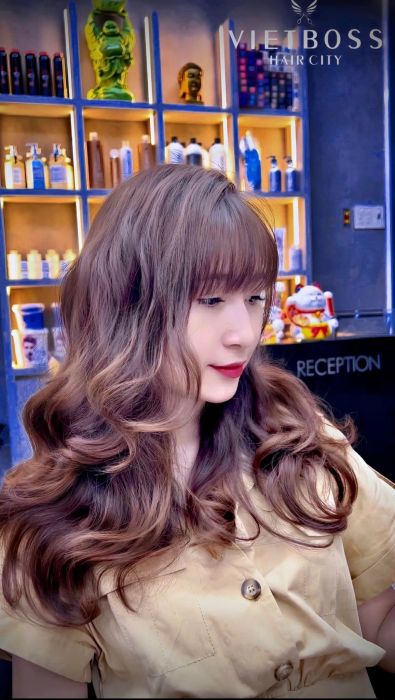 Những kiểu tóc độc đáo và hình xăm nghệ thuật tại Viet Boss Beauty Salon