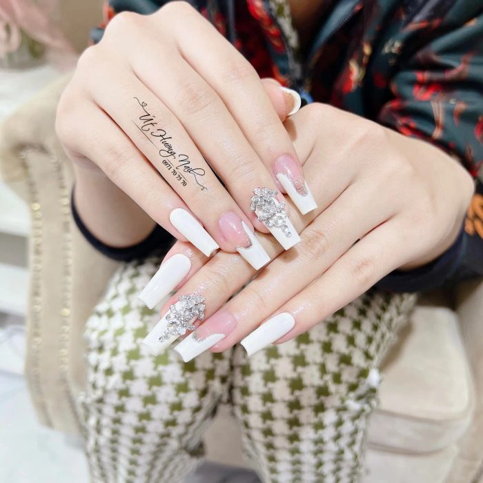 Học viên thực hành tại Út Hường Nails