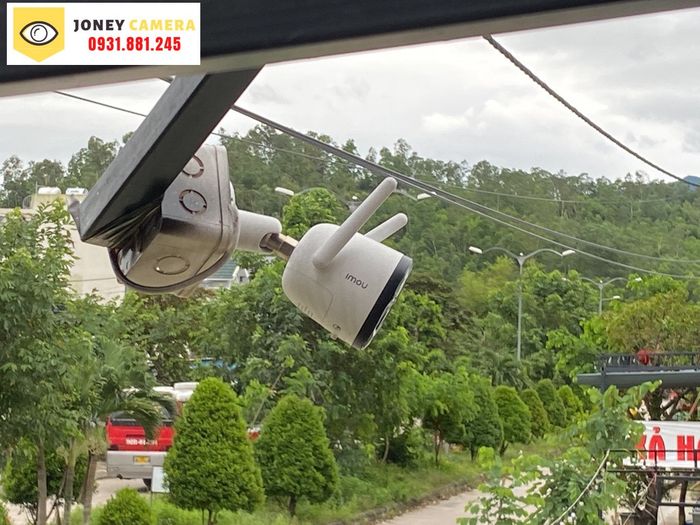 Hình ảnh 3 chân thực về quy trình lắp đặt camera chuyên nghiệp của đội ngũ kỹ thuật Joney Camera