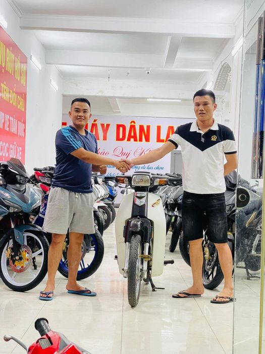 Không gian trưng bày đa dạng tại Xe máy Dân Lan