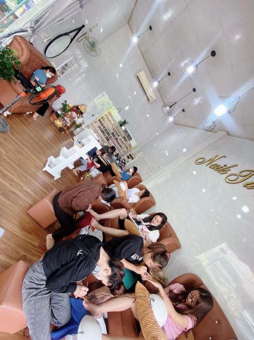 Học viên thực hành tại Nails Tú Trân