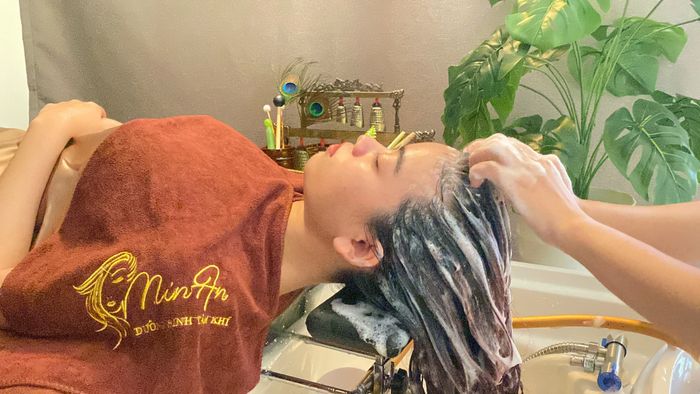 Quy trình gội đầu dưỡng sinh cao cấp tại Min An