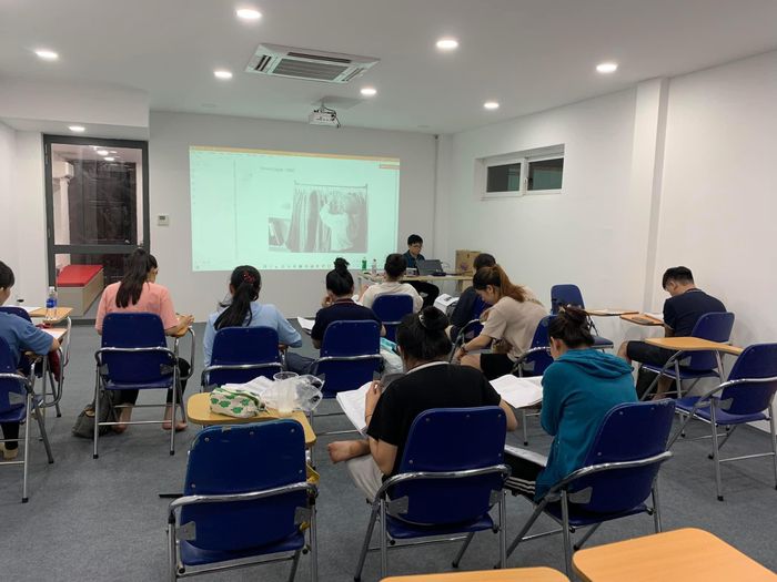 Hình ảnh tại ALF English – Không gian học tập sáng tạo, đầy cảm hứng, giúp học viên phát huy tối đa khả năng của mình trong việc học tiếng Anh.