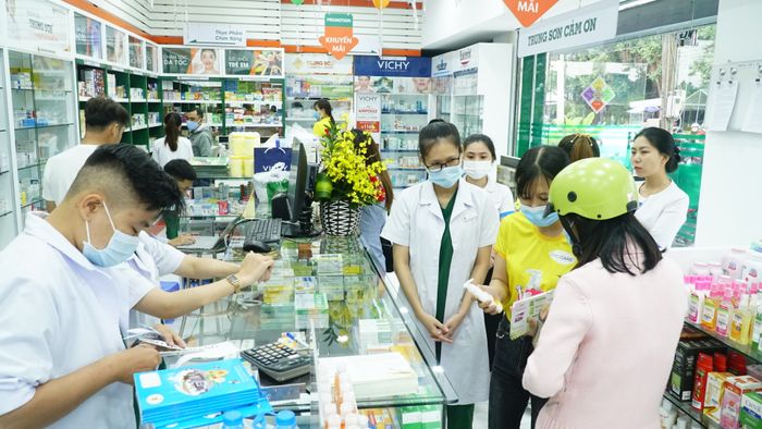 Góc tư vấn khách hàng tại Nhà thuốc Trung Sơn Pharma