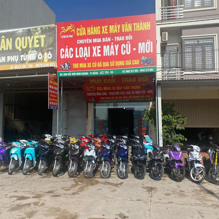 Không gian trưng bày đa dạng tại cửa hàng xe máy Văn Thành