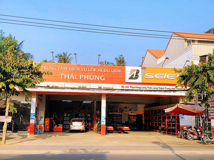 Quy trình thay lốp chuyên nghiệp tại Thái Phùng
