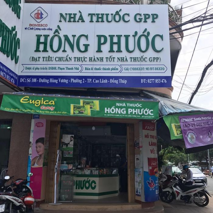 Không gian phục vụ tại Nhà thuốc Hồng Phước