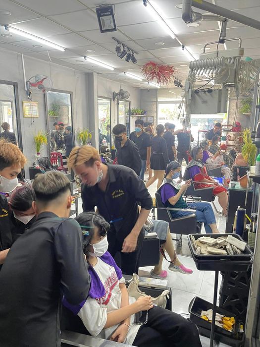 Những tác phẩm nghệ thuật tại Salon Tóc Vàng