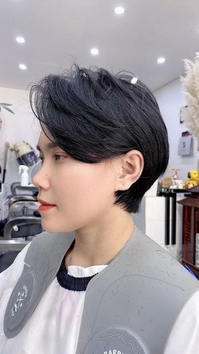 Ngắm nhìn những mẫu tóc công sở thanh lịch và hiện đại được tạo bởi bàn tay tài hoa của Salon Tóc Vui Tính