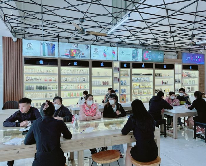 Hình ảnh showroom sang trọng của KEN TÁO STORE