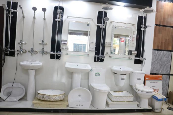 Không gian trưng bày sản phẩm tại VLXD Thành Tân HT36