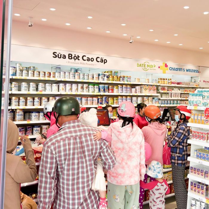 Khu vực trưng bày sữa bột đa dạng tại Con Cưng