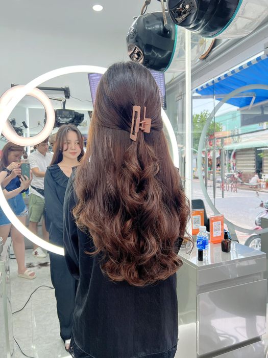 Không gian sang trọng tại Salon Tony Tài