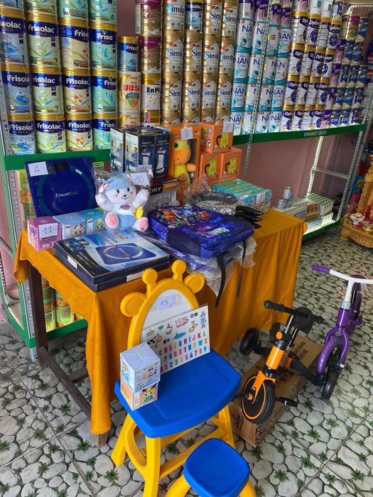 Không gian mua sắm hiện đại tại cửa hàng Thịnh Phát