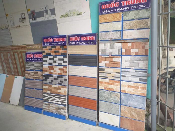 Không gian trưng bày đa dạng tại VLXD Dũng Hiền