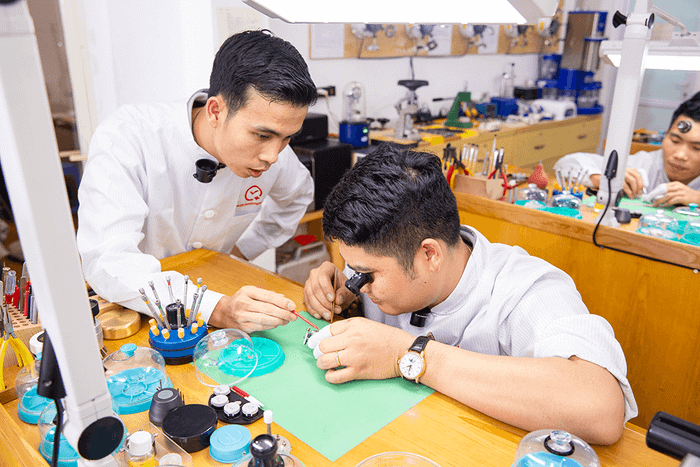 Hình ảnh đội ngũ kỹ thuật viên tận tâm tại Bệnh Viện Đồng Hồ