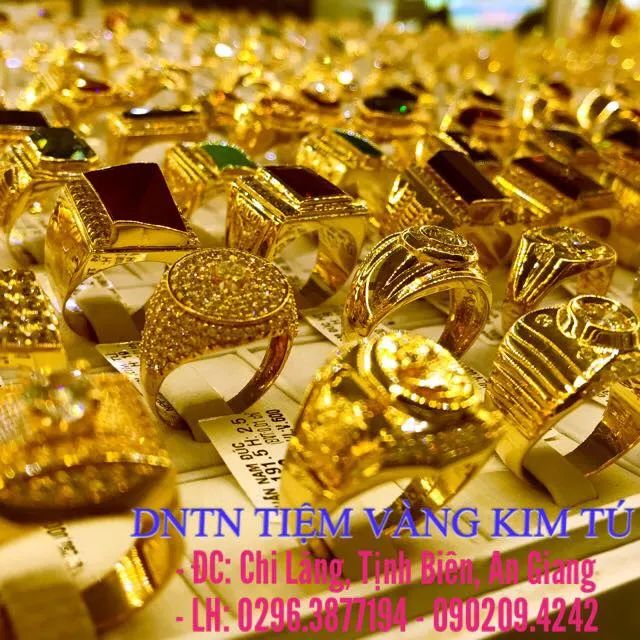 Không gian trưng bày tinh tế tại Tiệm Vàng Kim Tú