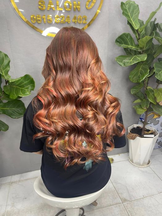 Không gian sang trọng tại Salon Tóc Vàng