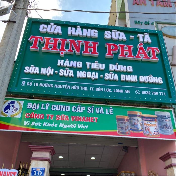 Góc trưng bày sản phẩm đa dạng tại Thịnh Phát