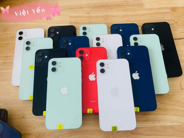 Không gian trưng bày hiện đại tại Việt Yến Mobile