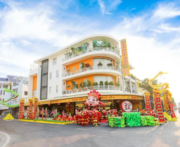 Không gian trưng bày sang trọng tại Tiệm Vàng Thanh Sơn