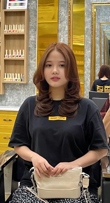 Khám phá bộ sưu tập kiểu tóc ấn tượng và không gian sang trọng tại Hùng Thời Đại Hair Salon qua những hình ảnh đặc sắc