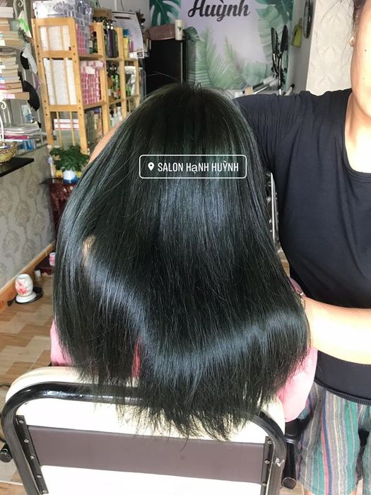 Không gian sang trọng và các dịch vụ chăm sóc tóc chuyên nghiệp tại Salon Hạnh Huỳnh