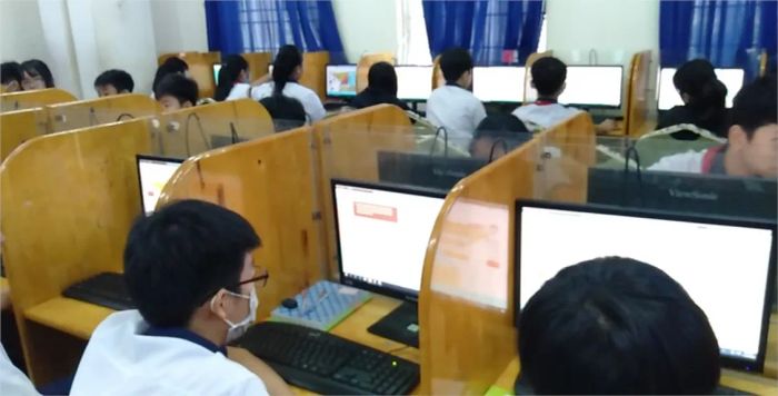 Toàn cảnh khuôn viên rộng rãi của THCS Bình Chánh