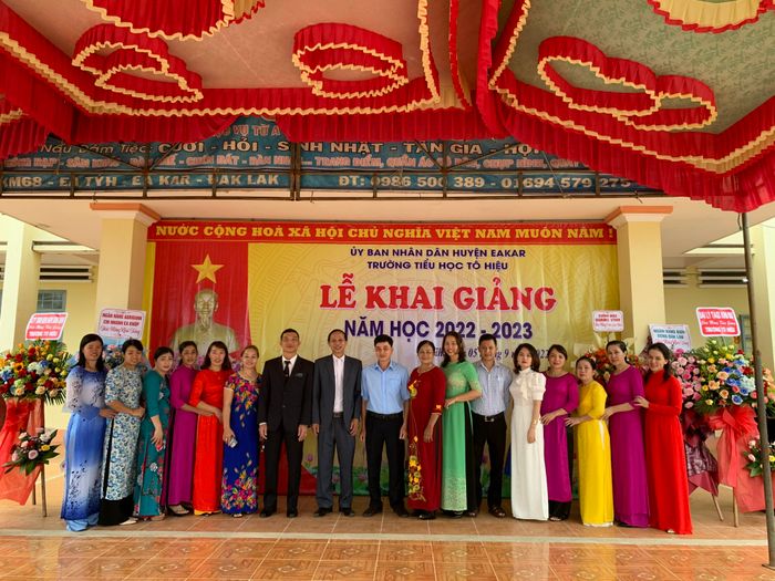 Khuôn viên xanh mát của Trường Tiểu học Tô Hiệu