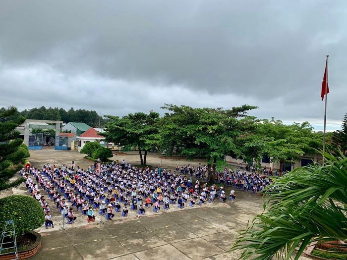 Giờ học công nghệ cao tại phòng học thông minh