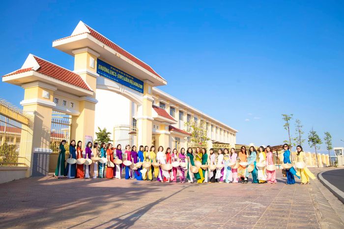Ảnh minh họa Trường THCS & THPT Liên Việt Kon Tum 1 - Một góc nhìn từ khuôn viên trường, nơi học sinh phát triển toàn diện.