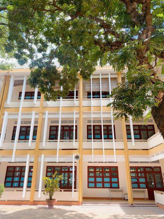 Ảnh minh họa Trường THPT Nguyễn Trãi - Nơi kết nối ước mơ và nuôi dưỡng tương lai tươi sáng của những thế hệ học sinh.