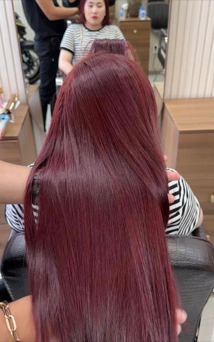 Không gian sang trọng và phong cách phục vụ chuyên nghiệp tại Hair Salon Phúc Hoàng Phúc