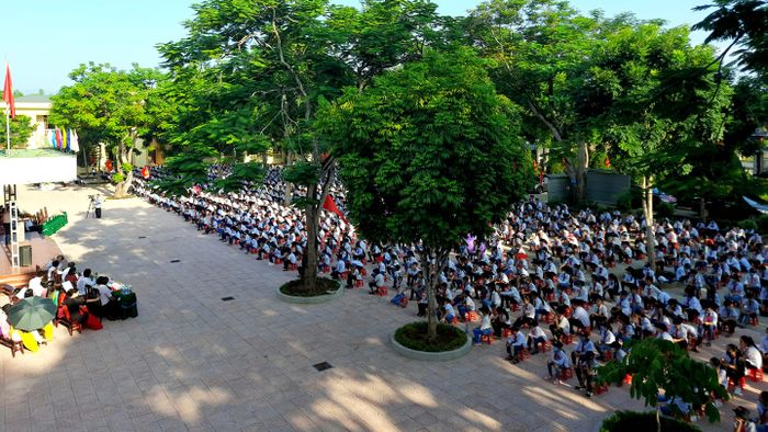 MỌI CHI TIẾT XIN LIÊN HỆ: Địa chỉ: tổ dân phố 1, thị trấn Hương Khê, huyện Hương Khê, tỉnh Hà Tĩnh. Điện thoại: 0986 720 432. Facebook: https://www.facebook.com/Trường-THCS-Chu-Văn-An-Hương-Khê-116486470188770/. Website: http://thcschuvanan.huongkhe.edu.vn/