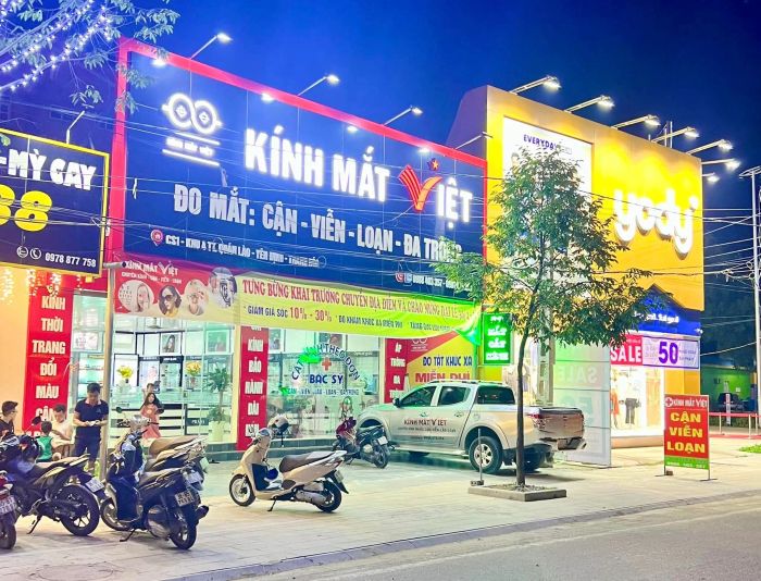 Hệ thống máy đo mắt hiện đại tại Kính Mắt Việt