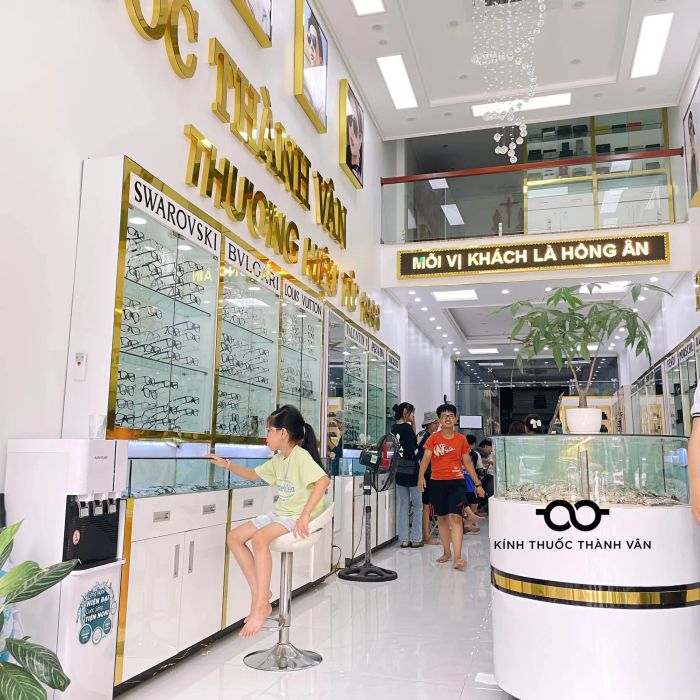 Bộ sưu tập kính thuốc đa dạng tại Thành Vân Optics