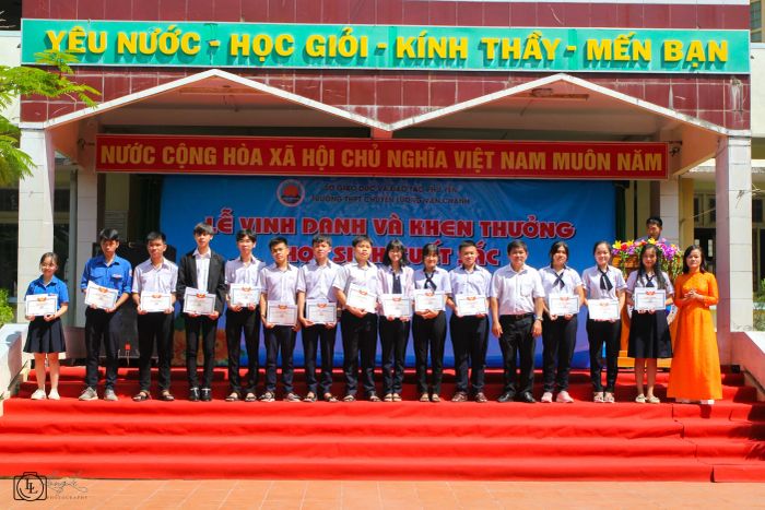 Trường THPT Chuyên Lương Văn Chánh - Hình Ảnh 1