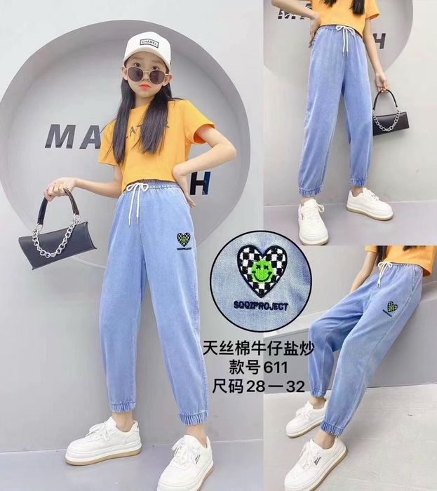 Góc trưng bày sản phẩm đa dạng tại Shop Mẹ & Bé Quyết Oanh