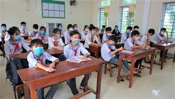 Ngoài việc chú trọng giảng dạy, nhà trường đặc biệt quan tâm đến giáo dục đạo đức, rèn luyện lối sống cho học sinh. Các em được trang bị lý tưởng và động lực học tập đúng đắn, tạo nền tảng vững chắc cho những cấp học tiếp theo. Học sinh của trường được đánh giá cao về kỷ luật và nề nếp, nhiều em đạt thành tích xuất sắc trong các kỳ thi sau này.
