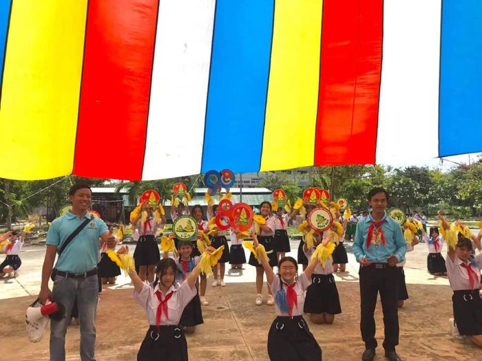 Khuôn viên rộng rãi và xanh mát của THCS Võ Văn Vân