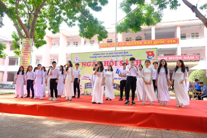 Ảnh minh họa Trường THPT Chuyên Nguyễn Tất Thành Kon Tum 1 - Hình ảnh về ngôi trường với cơ sở vật chất hiện đại, là nơi nuôi dưỡng những tài năng trẻ.